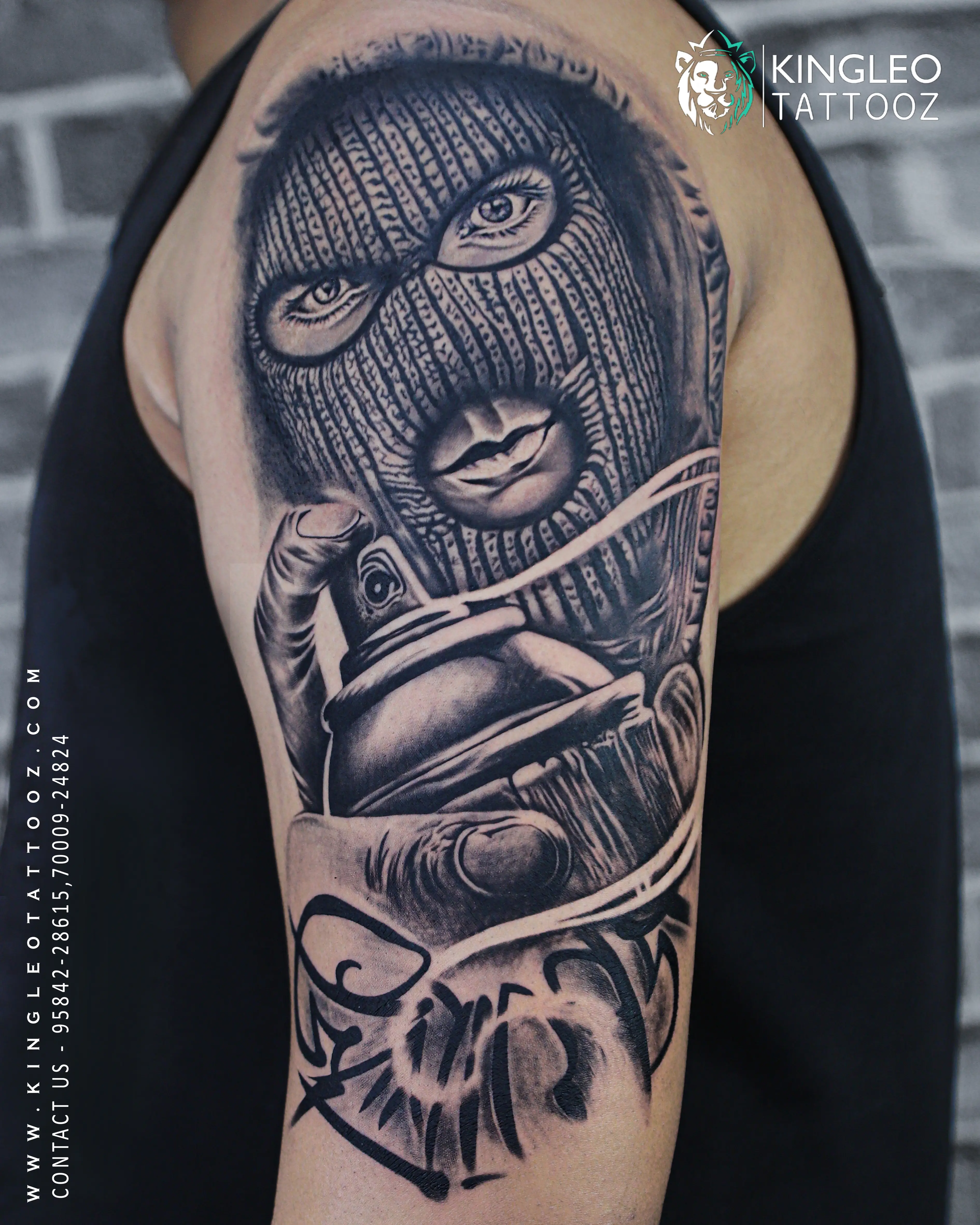 A Kingleo Tattooz client during their tattoo session
