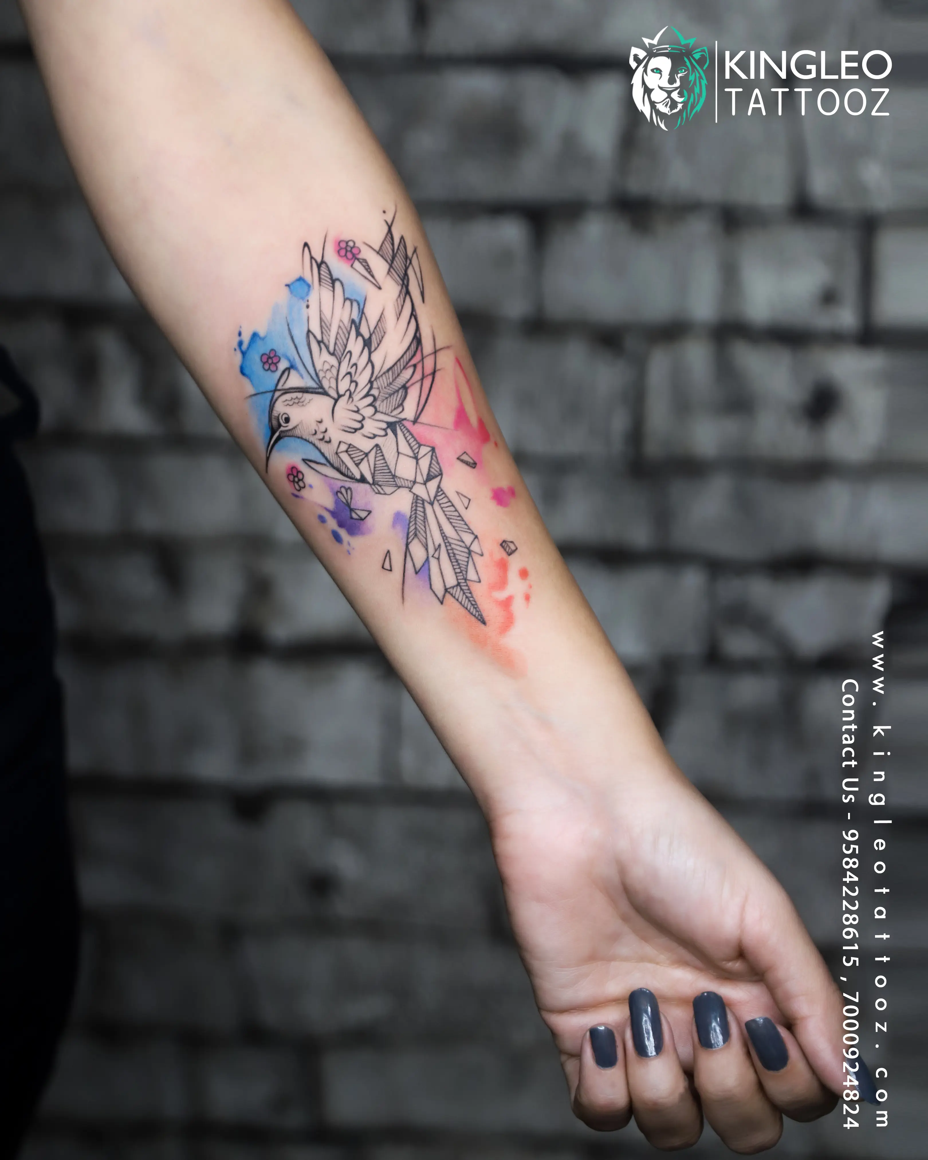 A Kingleo Tattooz client during their tattoo session