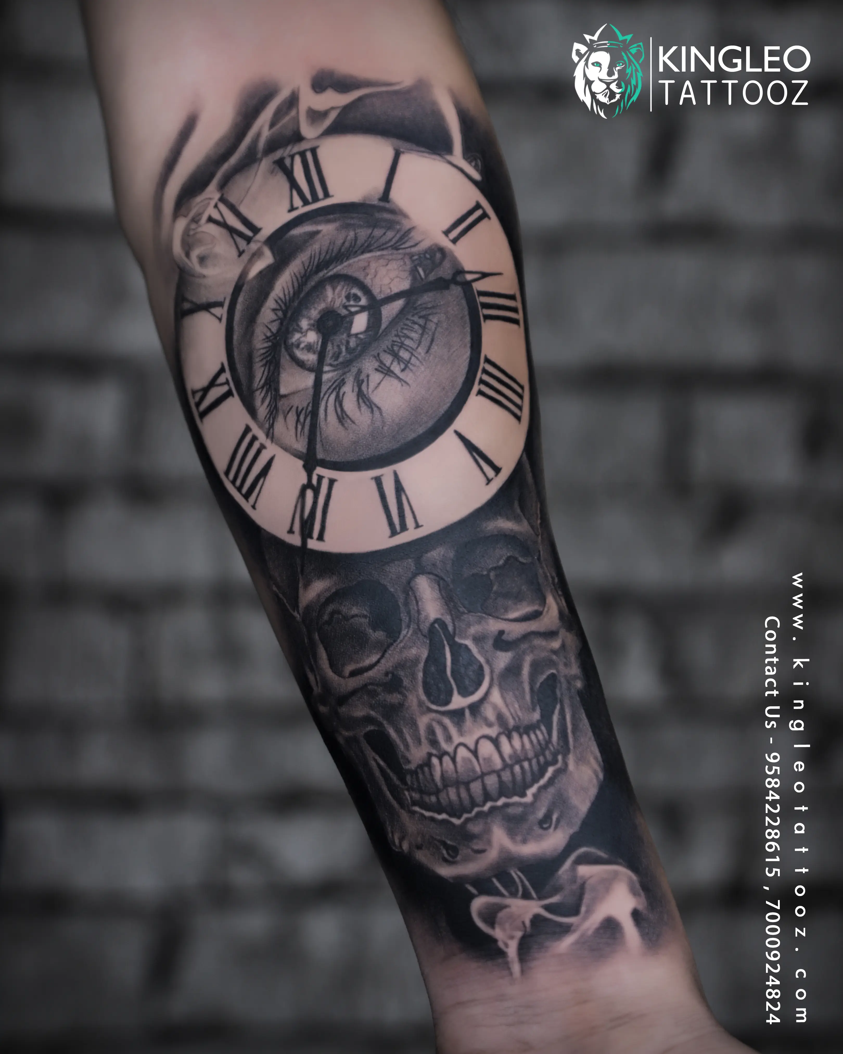 A Kingleo Tattooz client during their tattoo session