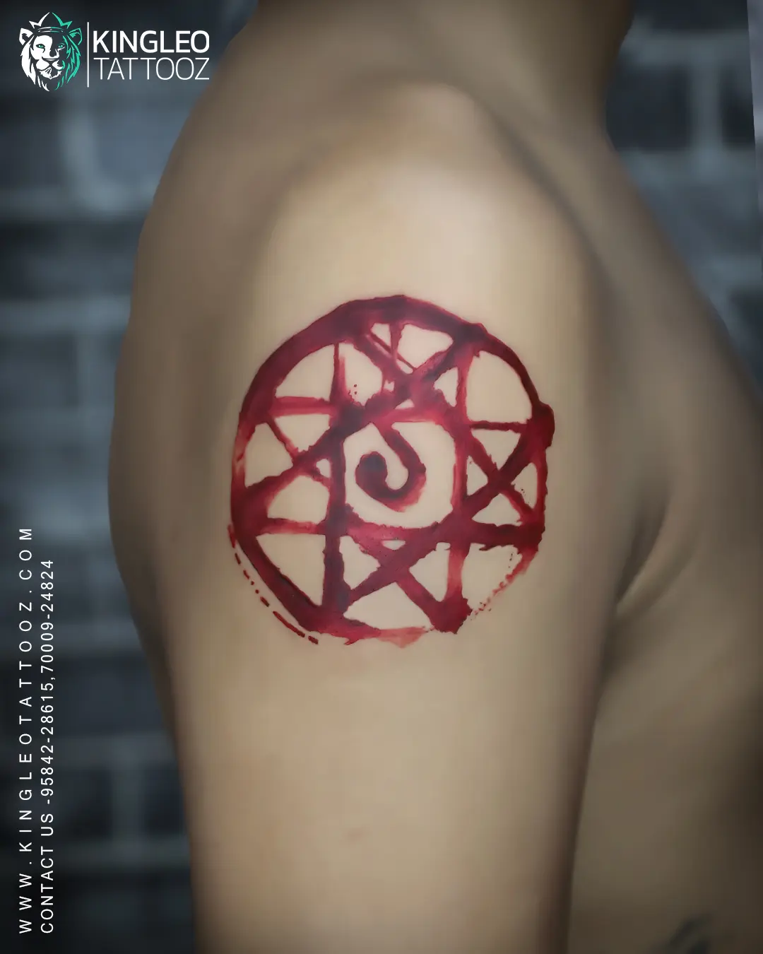 A Kingleo Tattooz client during their tattoo session