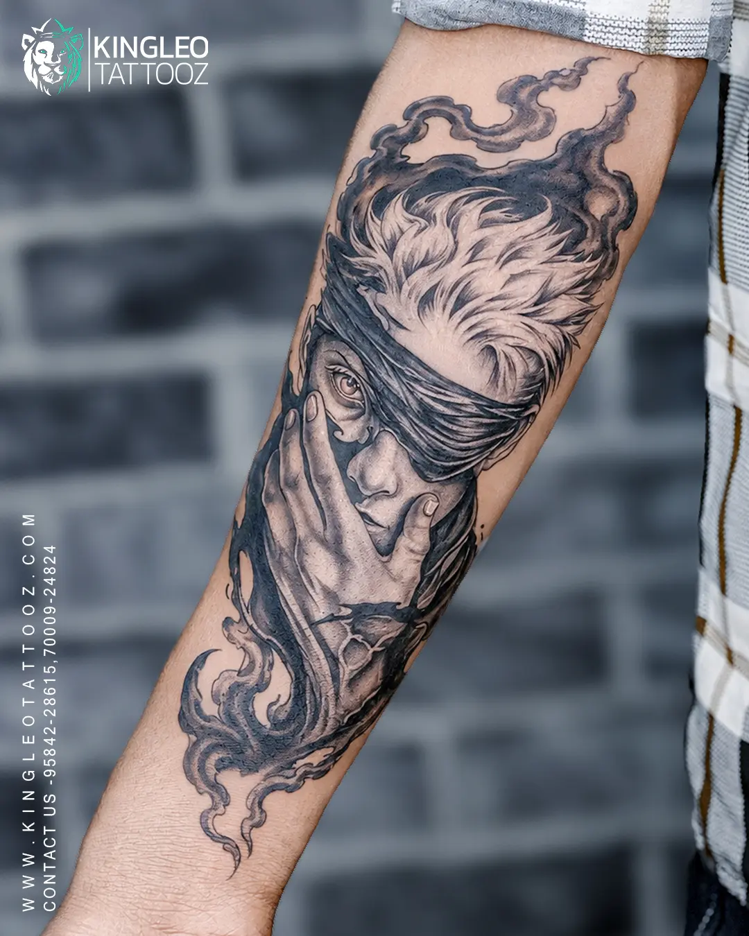 A Kingleo Tattooz client during their tattoo session
