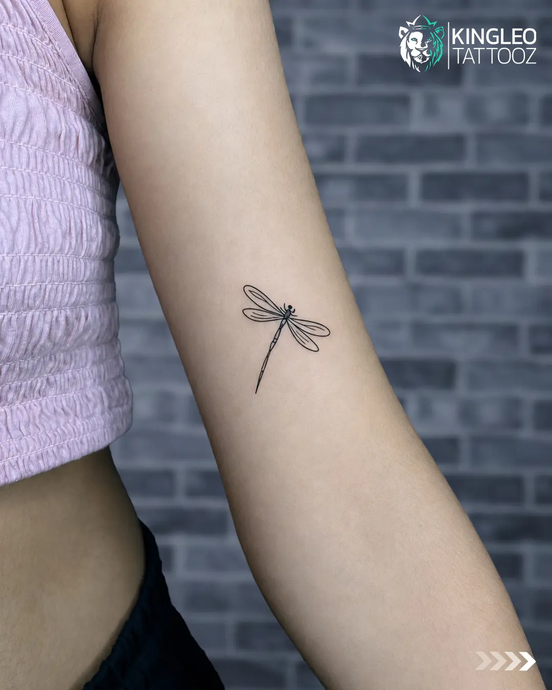 A Kingleo Tattooz client during their tattoo session
