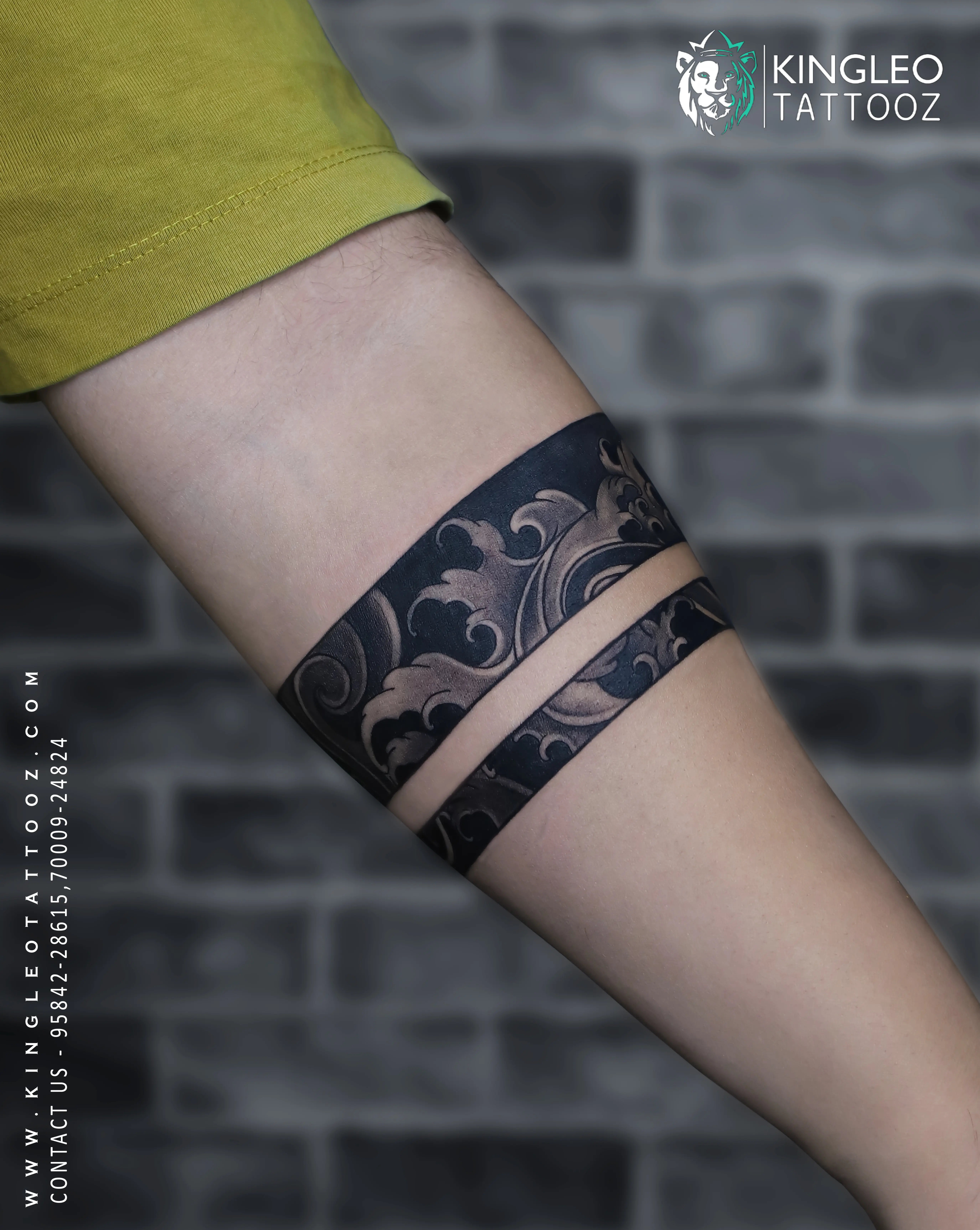 A Kingleo Tattooz client during their tattoo session