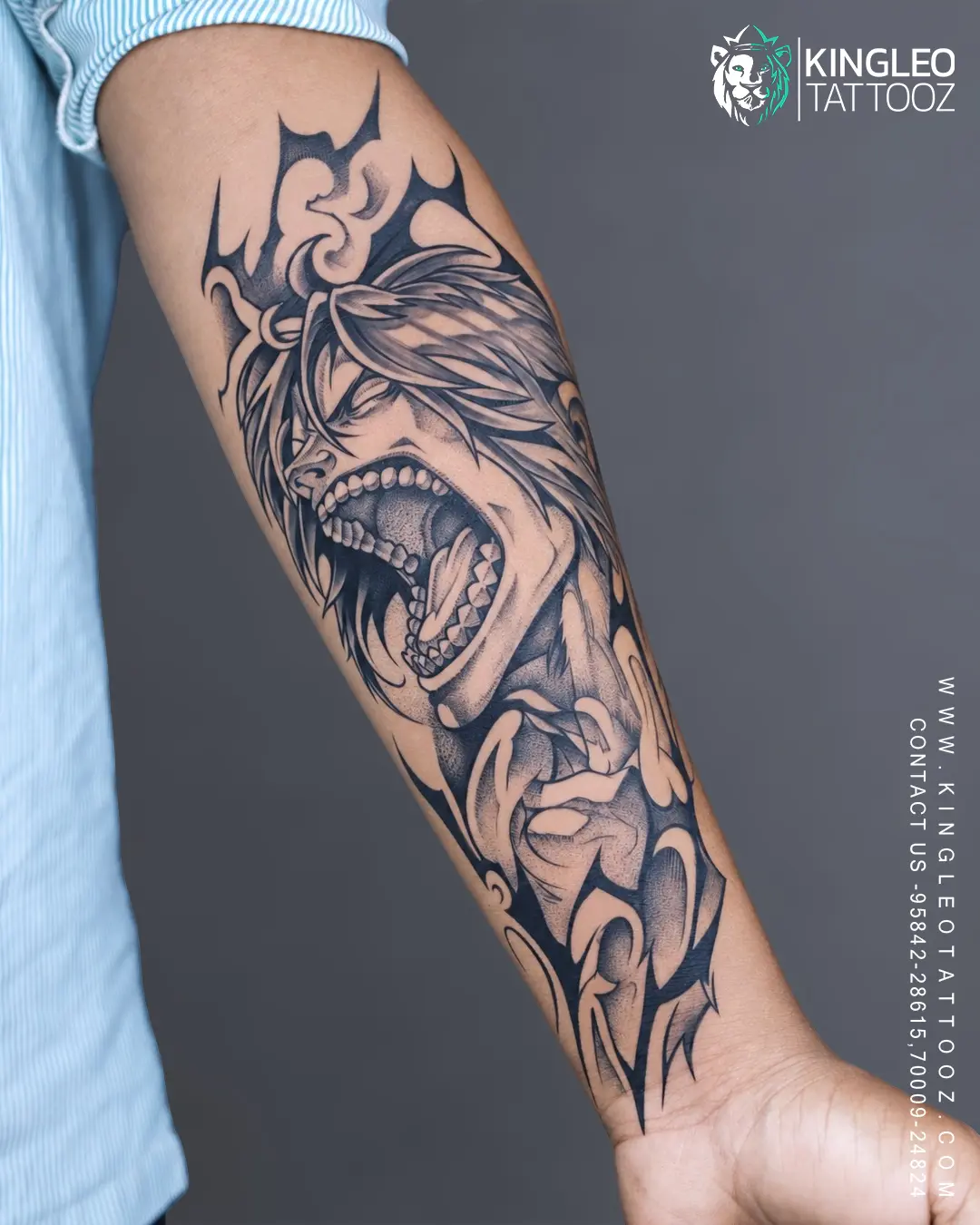 A Kingleo Tattooz client during their tattoo session