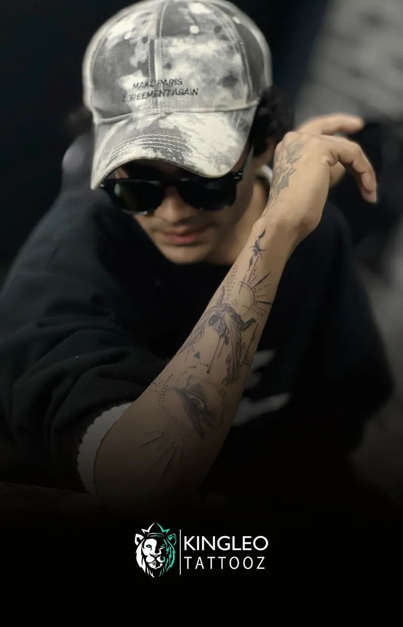 A Kingleo Tattooz client during their tattoo session