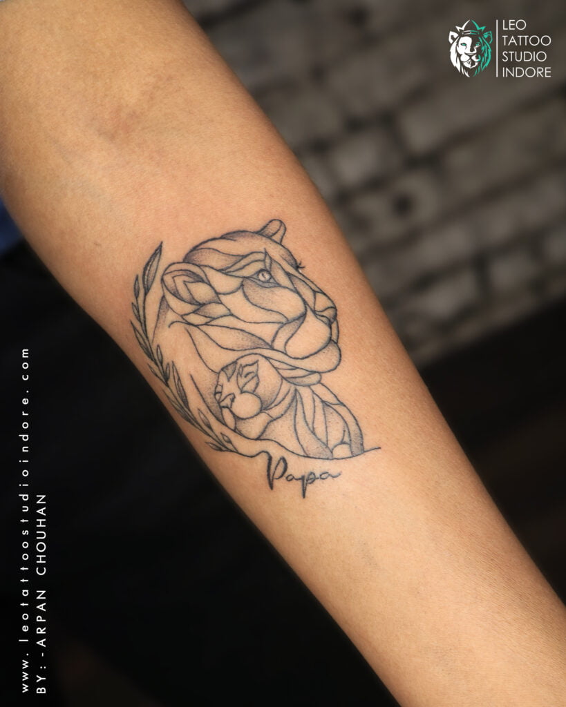 Tattoo uploaded by Selene Facoetti • Tattoo geometric lion of beautiful  fine line simple and efficient everything that one likes #lion #geometric •  Tattoodo